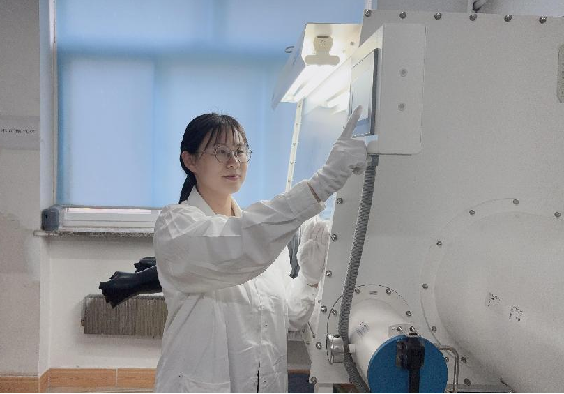 科研一线丨石爽爽：晶体生长虽慢，但每一步都通向光的未来